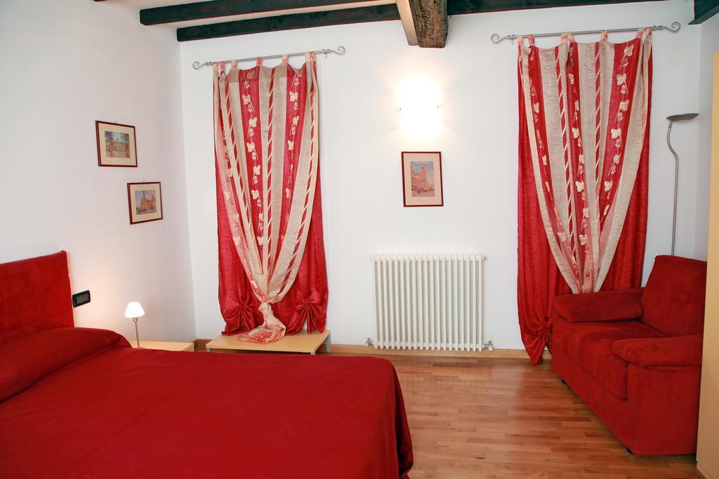 Il Sipario Bed & Breakfast Ferrara Phòng bức ảnh