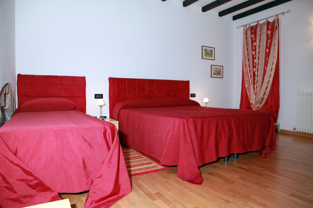Il Sipario Bed & Breakfast Ferrara Phòng bức ảnh